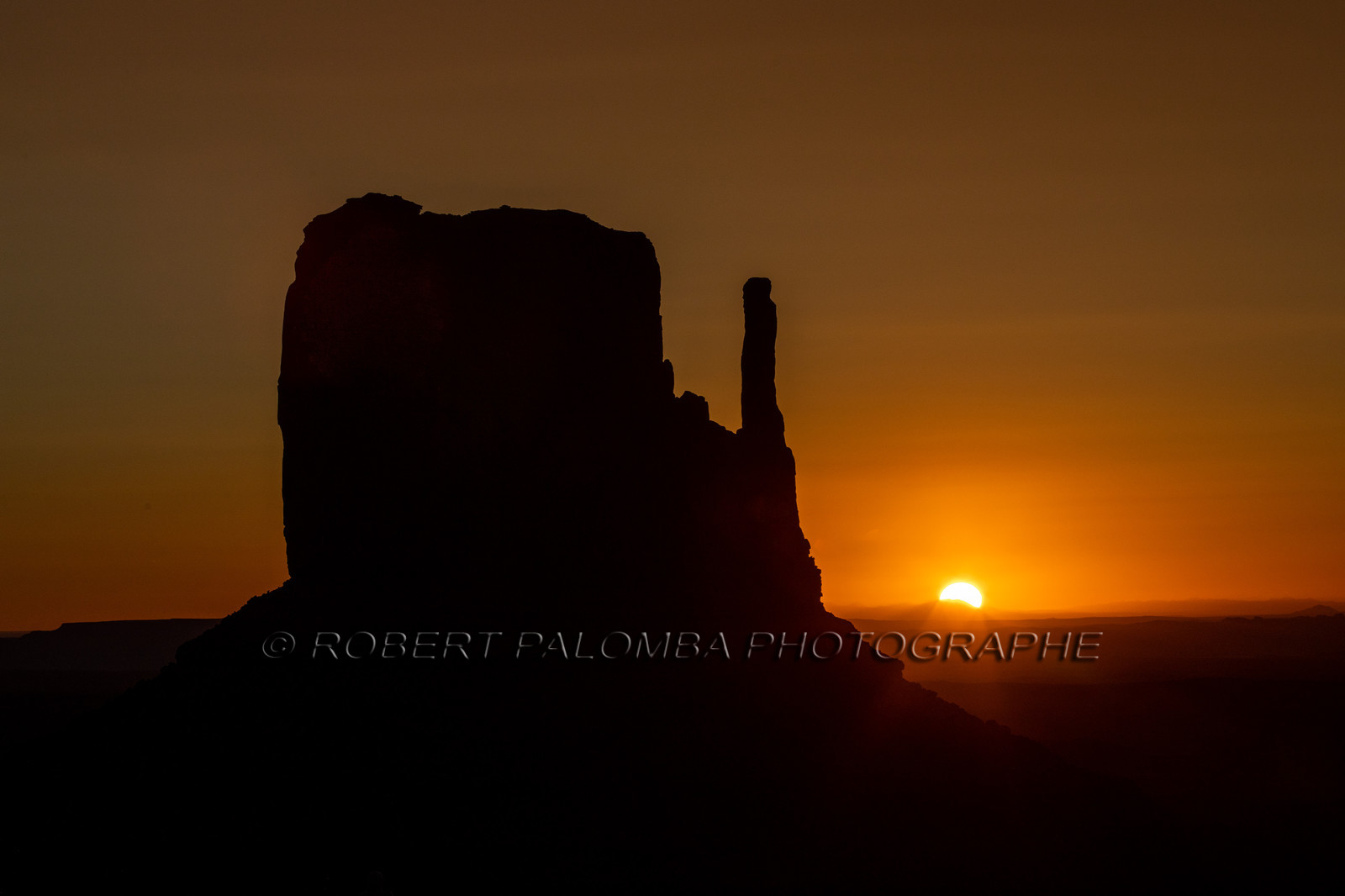 Lever de soleil sur Monument Valley