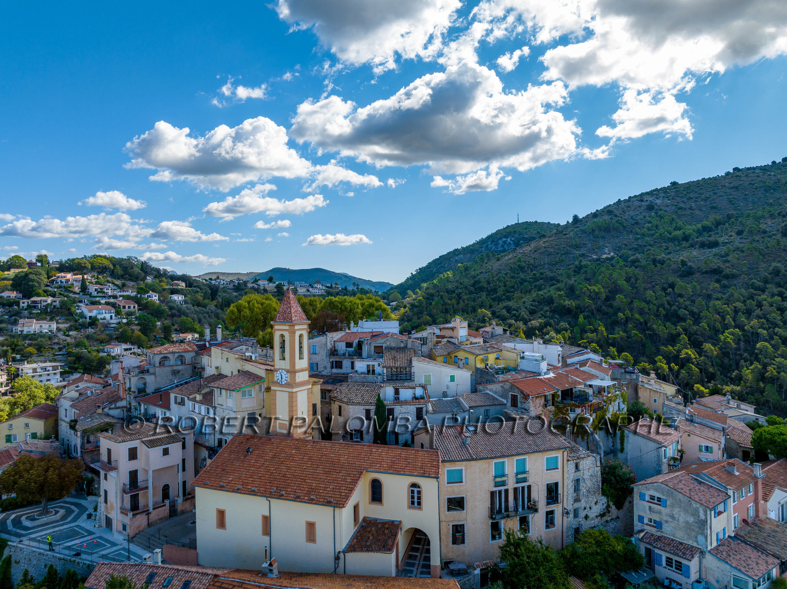 France, Alpes-Maritimes (06) Aspremont, located 554 meters above sea level, above the gorges that close the valley above Nice, which is 13 km away.