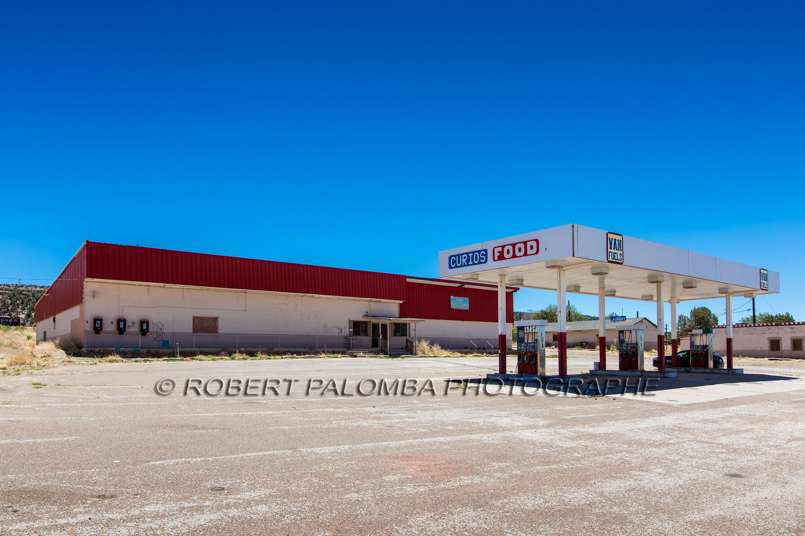 Station essence abandonée